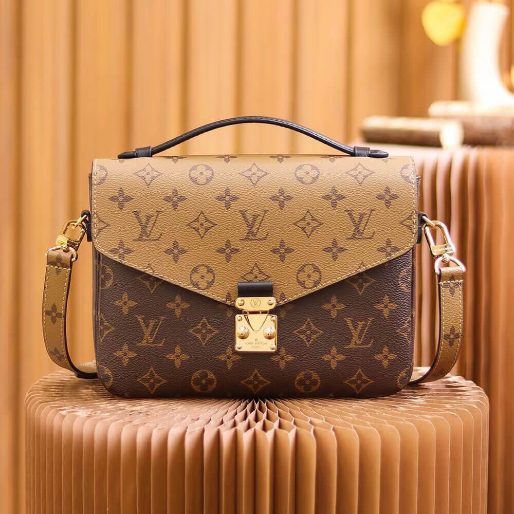 LOUIS VUITTON Pochette Métis M44876