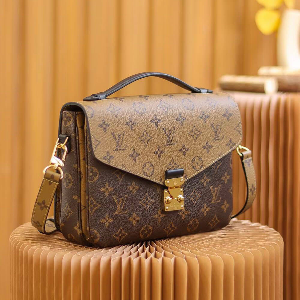 LOUIS VUITTON Pochette Métis M44876