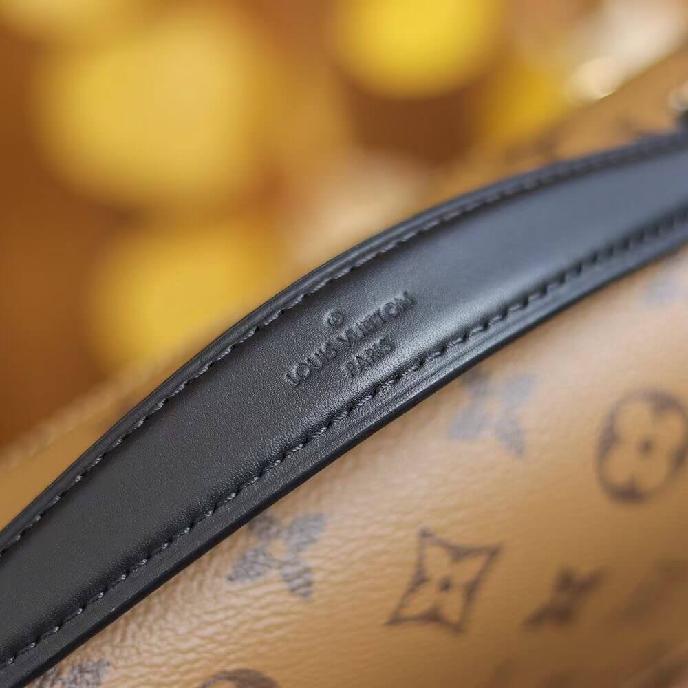 LOUIS VUITTON Pochette Métis M44876